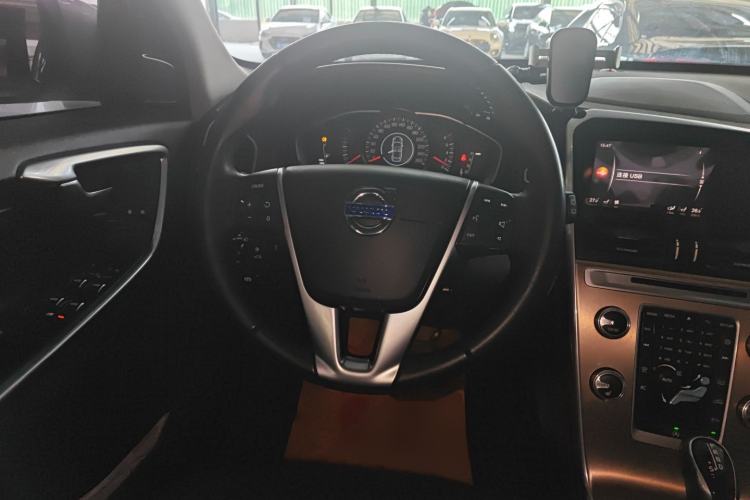 Used Volvo XC60 2017 T5 Smart Upgrade Edition Steering Wheel
