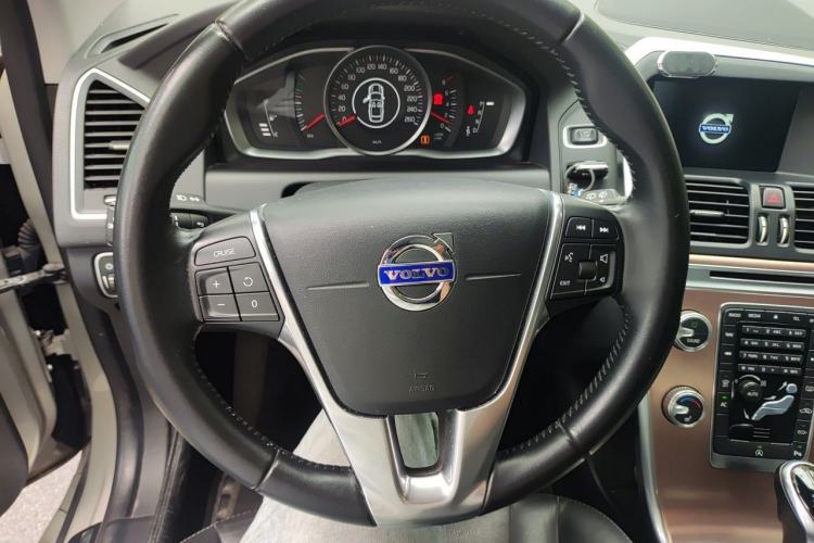 Used Volvo XC60 2017 T5 Smart Upgrade Edition Steering Wheel