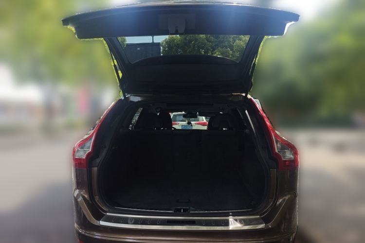 Used Volvo XC60 2017 T5 AWD Smart Upgrade Edition Trunk