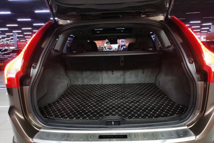 Used Volvo XC60 2017 T5 Smart Upgrade Edition Trunk