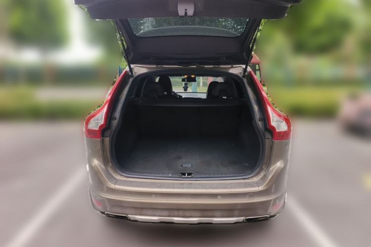 Used Volvo XC60 2017 T5 Smart Upgrade Edition Trunk