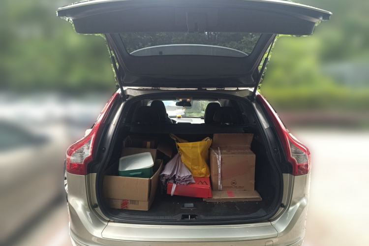 Used Volvo XC60 2017 T5 Smart Upgrade Edition Trunk