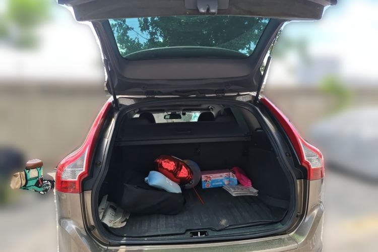 Used Volvo XC60 2017 T5 Smart Upgrade Edition Trunk
