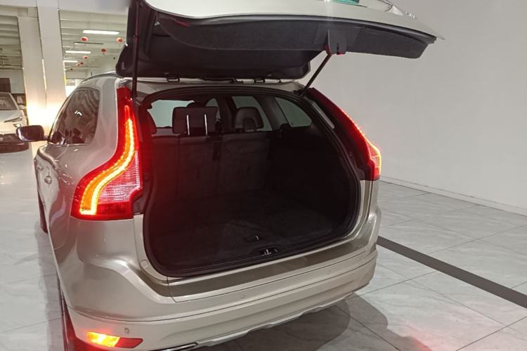 Used Volvo XC60 2017 T5 Smart Upgrade Edition Trunk