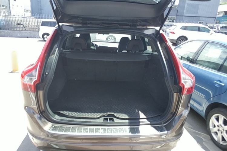 Used Volvo XC60 2017 T5 Smart Upgrade Edition Trunk