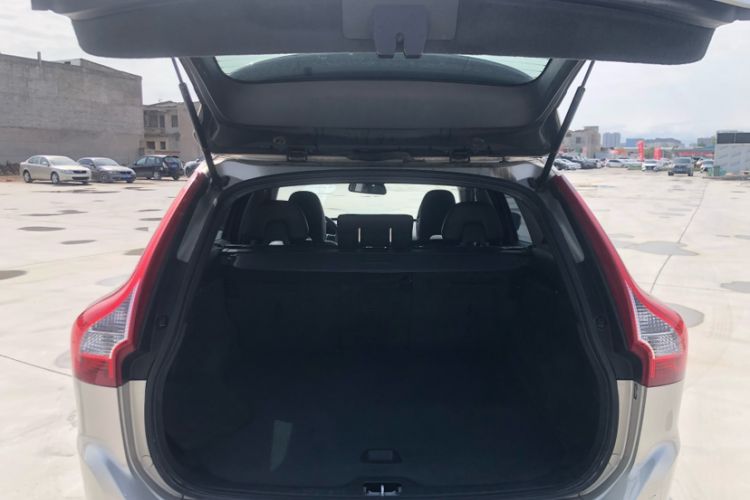 Used Volvo XC60 2017 T5 AWD Smart Upgrade Edition Trunk