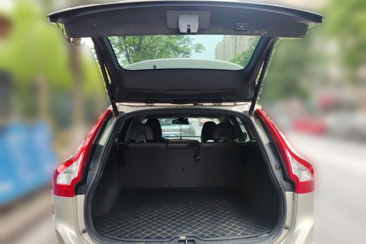 Used Volvo XC60 2017 T5 Smart Upgrade Edition Trunk