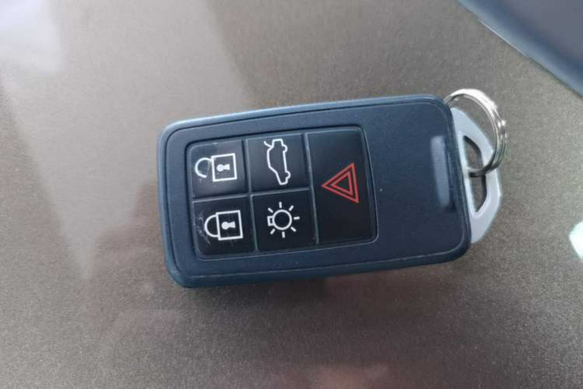 Used Volvo XC60 2017 T5 AWD Smart Upgrade Edition Vehicle Key