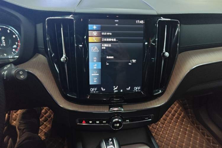 Used Volvo XC60 2018 T5 4x4 Zhiya Luxury Edition Audio And AC Panel