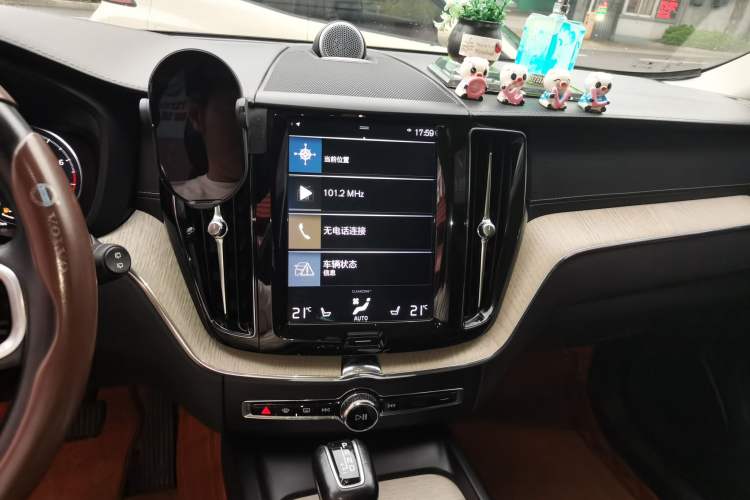 Used Volvo XC60 2018 T5 4x4 Zhiya Luxury Edition Audio And AC Panel