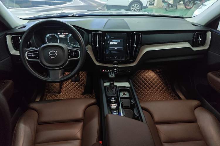 Used Volvo XC60 2018 T5 4x4 Zhiya Luxury Edition Center Console