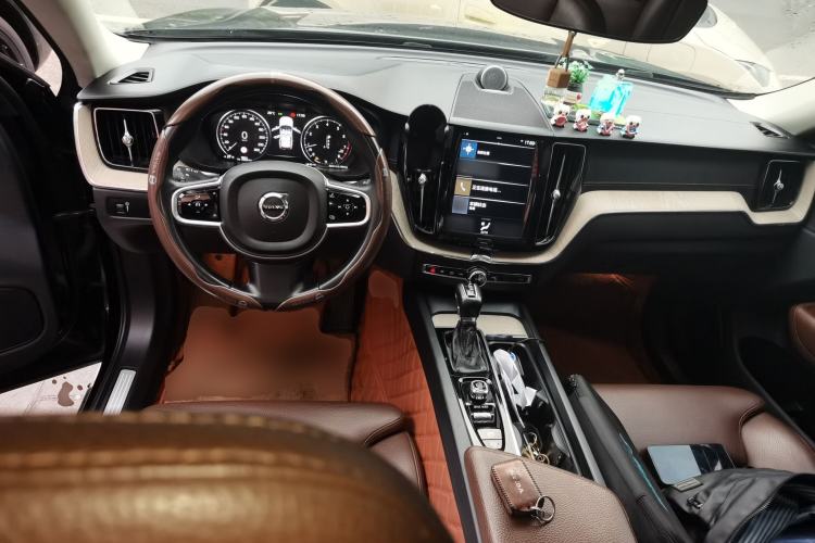 Used Volvo XC60 2018 T5 4x4 Zhiya Luxury Edition Center Console