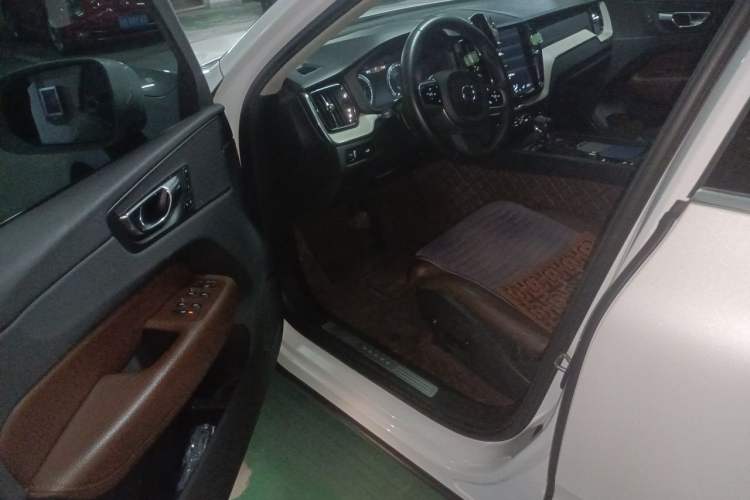 Used Volvo XC60 2018 T5 4x4 Zhiya Luxury Edition Driver Seat