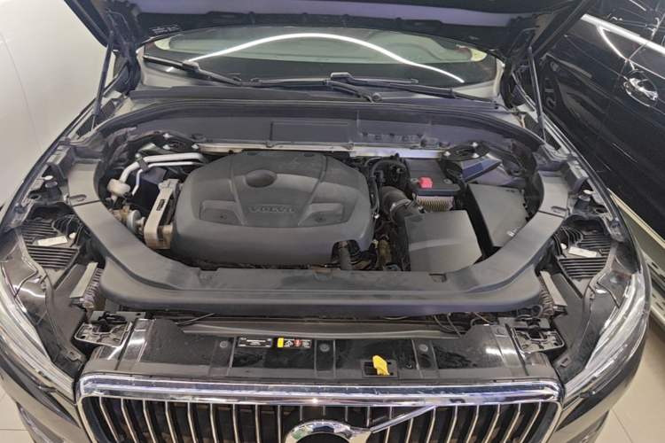 Used Volvo XC60 2018 T5 4x4 Zhiya Luxury Edition Engine Bay
