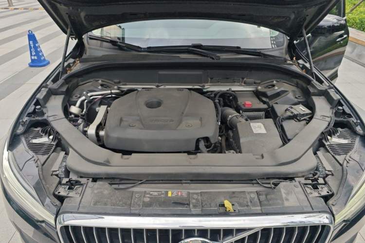 Used Volvo XC60 2018 T5 4x4 Smart Edition Engine Bay