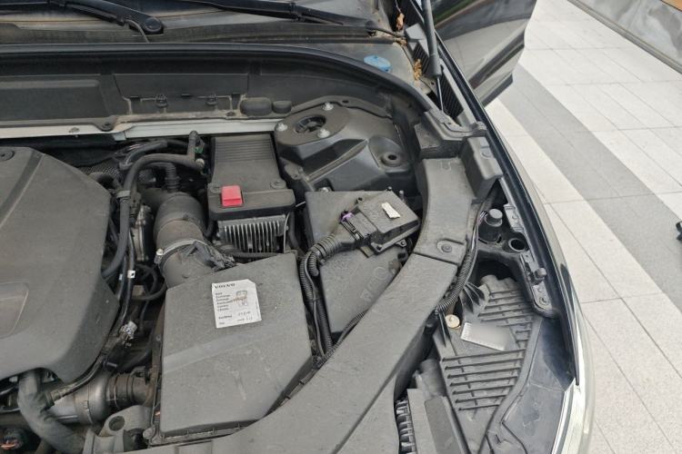 Used Volvo XC60 2018 T5 4x4 Smart Edition Engine Bay Left