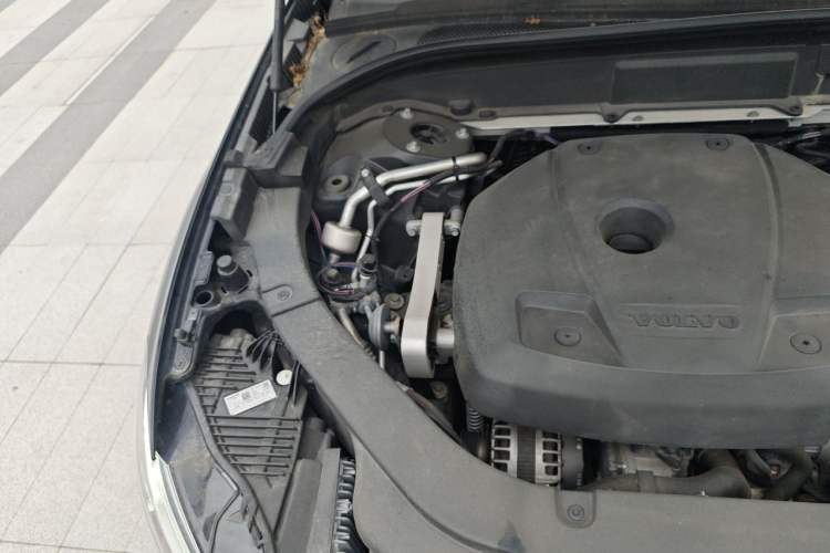 Used Volvo XC60 2018 T5 4x4 Smart Edition Engine Bay Right