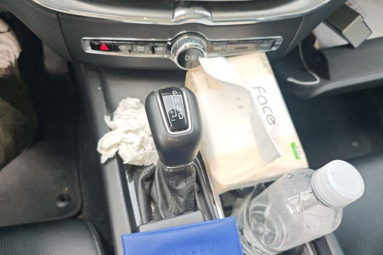 Used Volvo XC60 2018 T5 4x4 Smart Edition Gear Lever