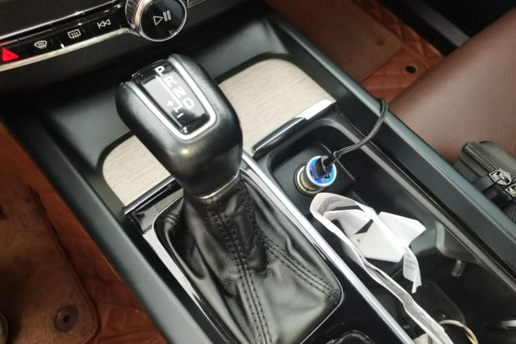 Used Volvo XC60 2018 T5 4x4 Zhiya Luxury Edition Gear Lever