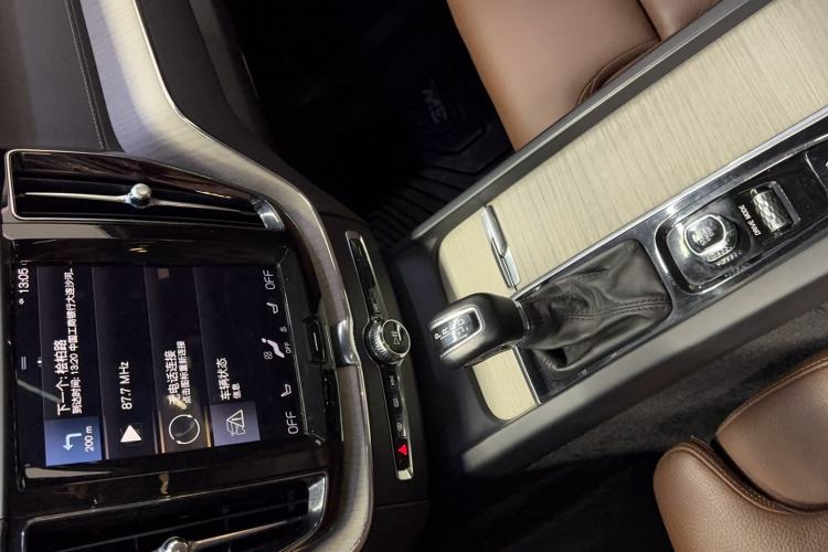 Used Volvo XC60 2018 T5 4x4 Zhiya Luxury Edition Gear Lever
