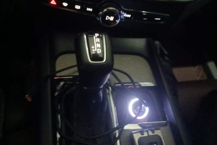 Used Volvo XC60 2018 T5 4x4 Zhiya Luxury Edition Gear Lever