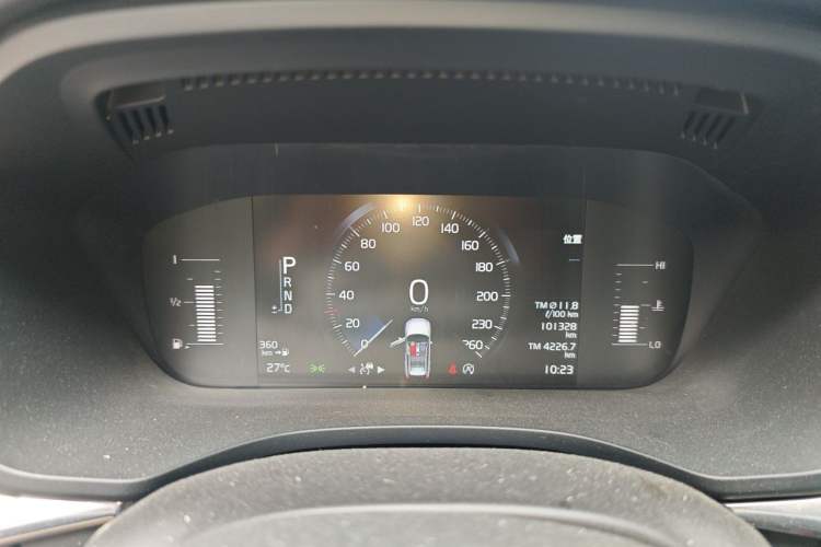 Used Volvo XC60 2018 T5 4x4 Smart Edition Instrument Cluster
