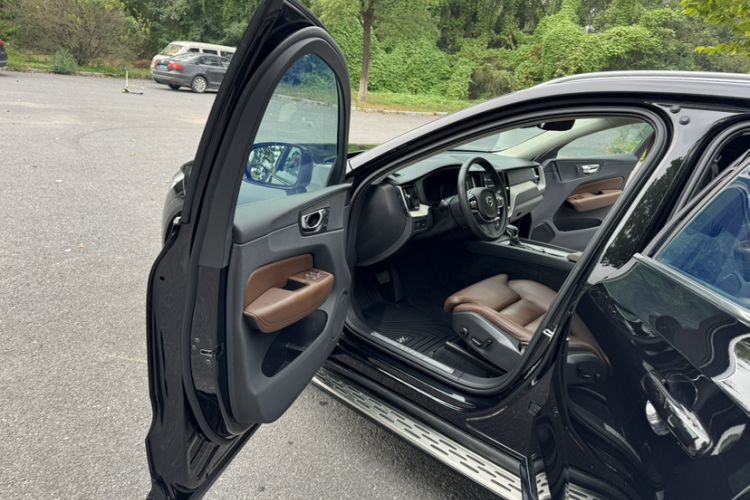 Used Volvo XC60 2018 T5 4x4 Zhiya Luxury Edition Interior 1