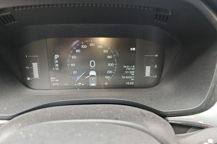 Used Volvo XC60 2018 T5 4x4 Smart Edition Odometer Close Up