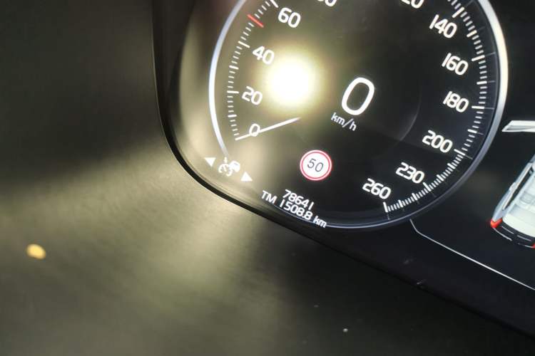 Used Volvo XC60 2018 T5 4x4 Zhiya Luxury Edition Odometer Close Up