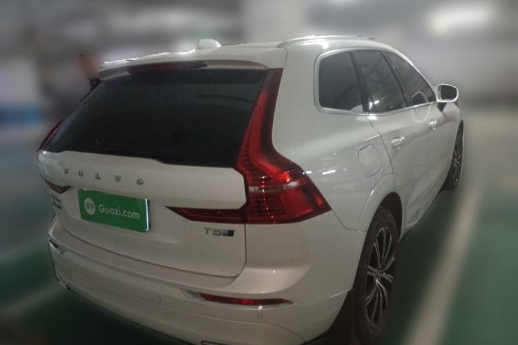 Used Volvo XC60 2018 T5 4x4 Zhiya Luxury Edition Rear Right 45 Deg