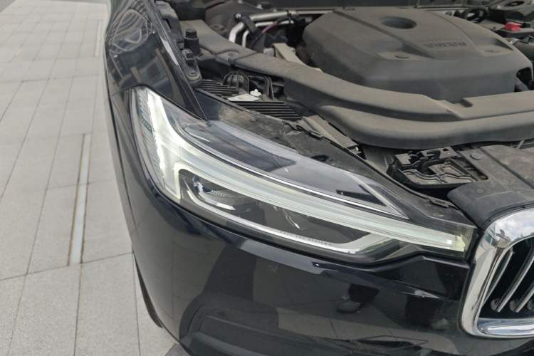 Used Volvo XC60 2018 T5 4x4 Smart Edition Right Front Headlight