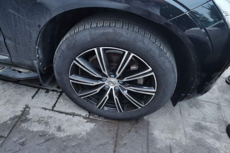 Used Volvo XC60 2018 T5 4x4 Zhiya Luxury Edition Right Front Wheel Hub