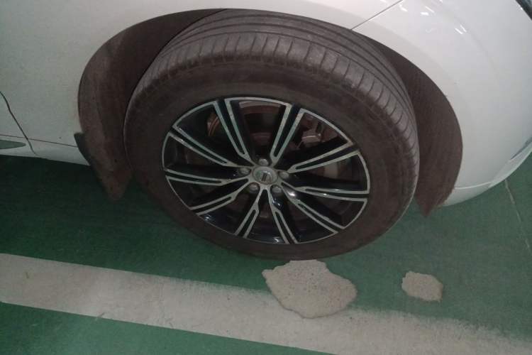 Used Volvo XC60 2018 T5 4x4 Zhiya Luxury Edition Right Front Wheel Hub