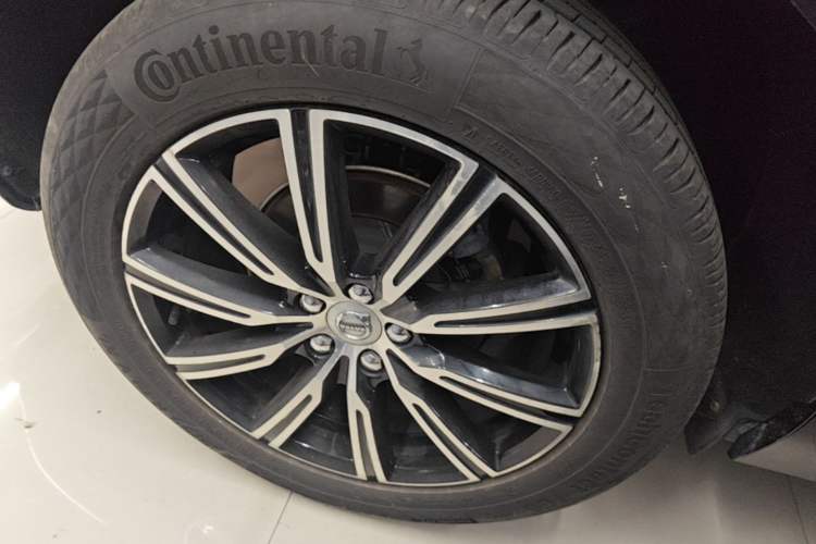 Used Volvo XC60 2018 T5 4x4 Zhiya Luxury Edition Right Rear Wheel Hub