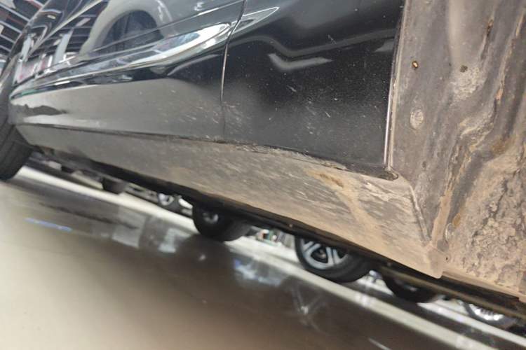 Used Volvo XC60 2018 T5 4x4 Zhiya Luxury Edition Right Side Sill