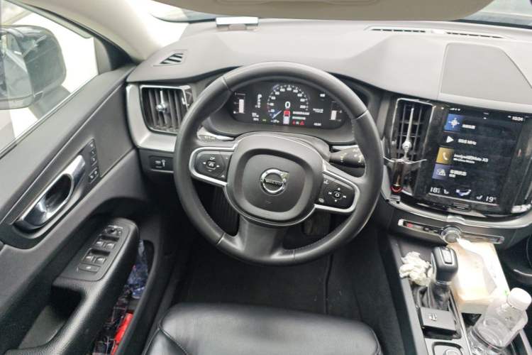 Used Volvo XC60 2018 T5 4x4 Smart Edition Steering Wheel