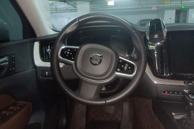 Used Volvo XC60 2018 T5 4x4 Zhiya Luxury Edition Steering Wheel