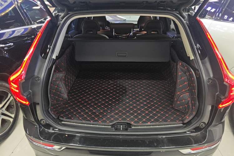 Used Volvo XC60 2018 T5 4x4 Zhiya Luxury Edition Trunk