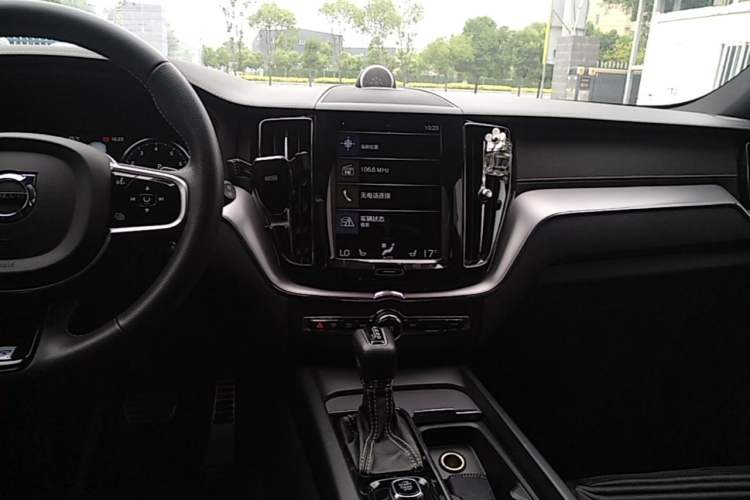Used Volvo XC60 2018 T5 4x4 Zhiya Sport Edition Audio And AC Panel