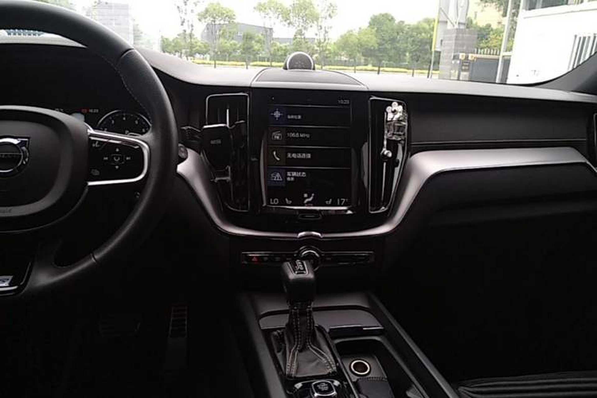 Used Volvo XC60 2018 T5 4x4 Zhiya Sport Edition Audio And AC Panel