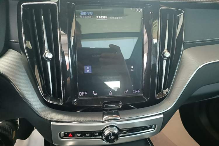 Used Volvo XC60 2018 T5 4x4 Zhiya Sport Edition Audio And AC Panel