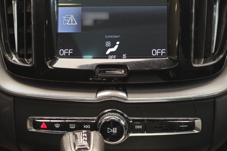 Used Volvo XC60 2018 T5 4x4 Smart & Sporty Edition Audio And AC Panel