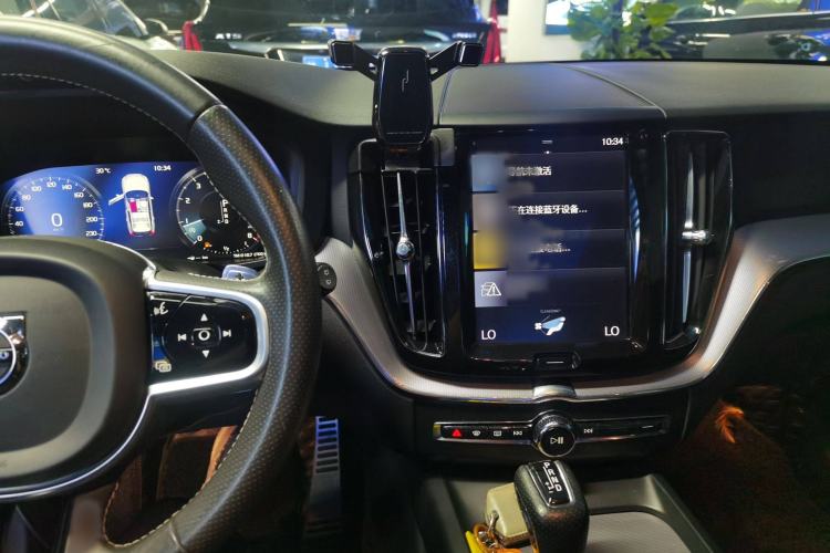 Used Volvo XC60 2018 T5 4x4 Smart & Sporty Edition Audio And AC Panel