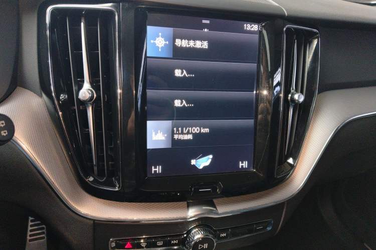 Used Volvo XC60 2018 T5 4x4 Smart & Sporty Edition Audio And AC Panel