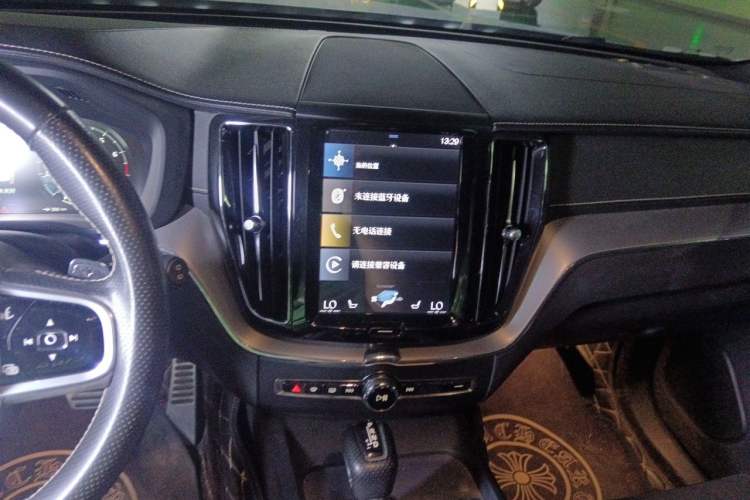 Used Volvo XC60 2018 T5 4x4 Zhiya Sport Edition Audio And AC Panel