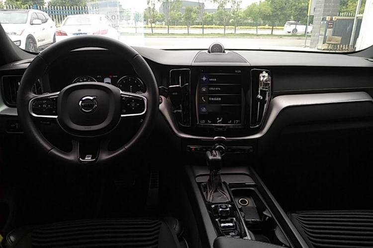 Used Volvo XC60 2018 T5 4x4 Zhiya Sport Edition Center Console
