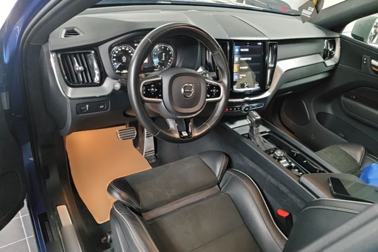 Used Volvo XC60 2018 T5 4x4 Smart & Sporty Edition Center Console