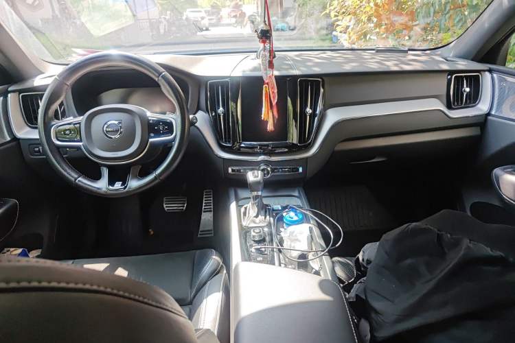 Used Volvo XC60 2018 T5 4x4 Smart & Sporty Edition Center Console
