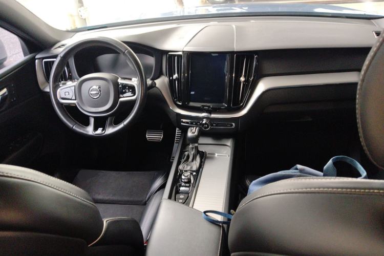 Used Volvo XC60 2018 T5 4x4 Smart & Sporty Edition Center Console