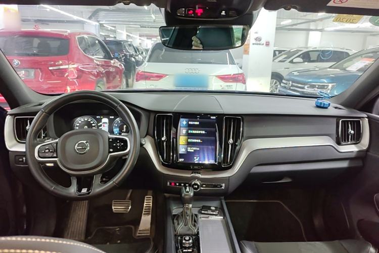 Used Volvo XC60 2018 T5 4x4 Smart & Sporty Edition Center Console